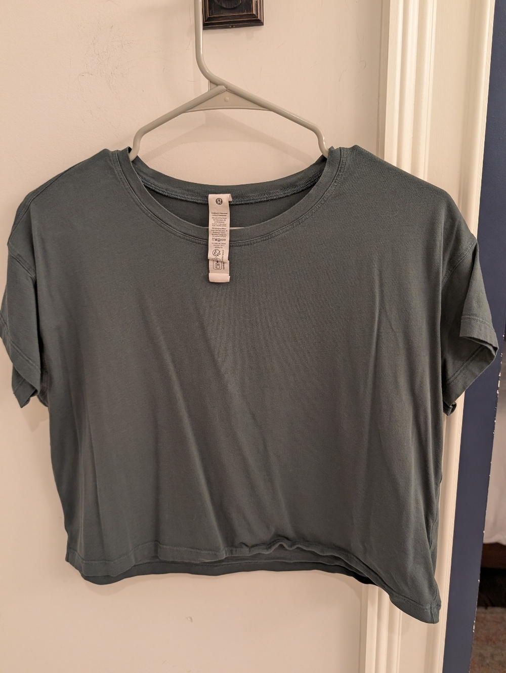 lululemon athletica Short Sleeve Cropped Crewneck Top in Army Green